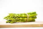 Grünspargel hellgrün freigestellt (1) thumb