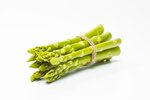 Grünspargel hellgrün freigestellt (14) thumb