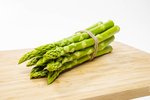 Grünspargel hellgrün freigestellt (20) thumb