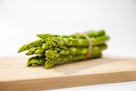 Grünspargel hellgrün freigestellt (21) thumb