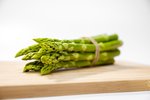 Grünspargel hellgrün freigestellt (22) thumb
