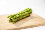 Grünspargel hellgrün freigestellt (23) thumb
