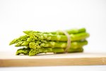 Grünspargel hellgrün freigestellt (5) thumb