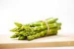 Grünspargel hellgrün freigestellt (6) thumb
