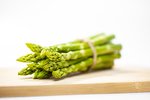 Grünspargel hellgrün freigestellt (7) thumb
