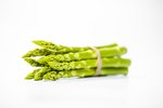 Grünspargel hellgrün freigestellt (9) thumb