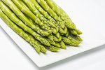 Grünspargel hellgrün freigestellt VSSE J Roesner (2) thumb