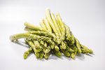 Grünspargel hellgrün freigestellt VSSE J Roesner (33) thumb