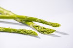 Grünspargel hellgrün freigestellt VSSE J Roesner (36) thumb